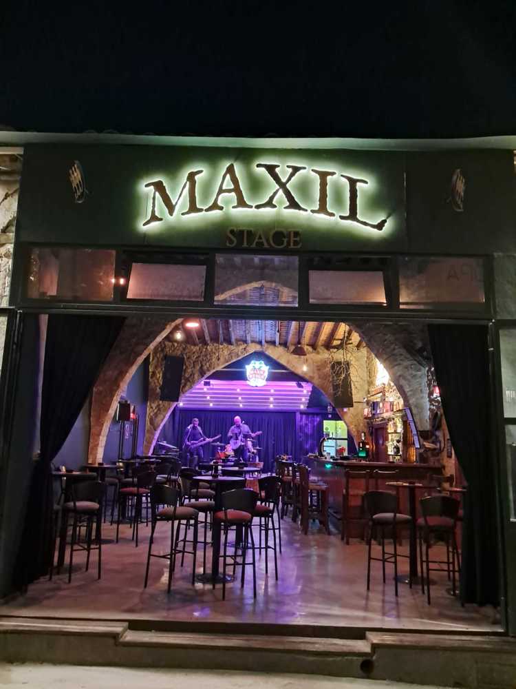 Maxil entrance