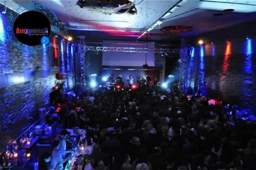 Diaxroniki Mousiki Skini