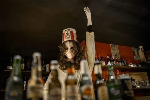 Sober Rock Bar - Bar man Sober Rock Bar - Bar man