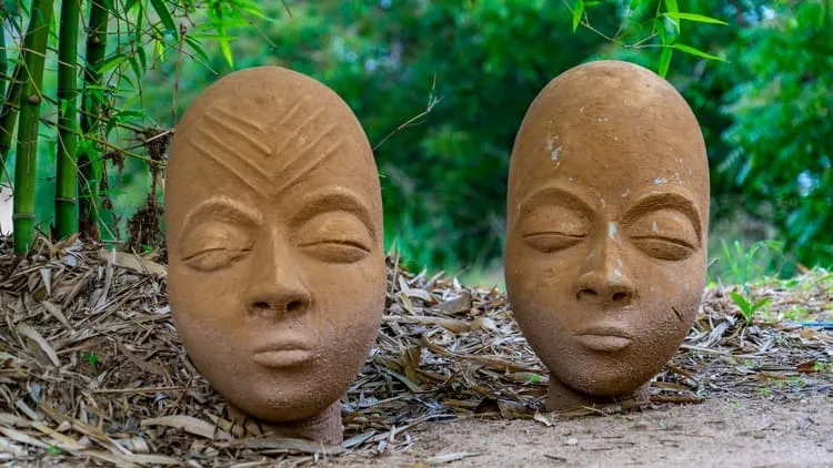Two faces on the ground