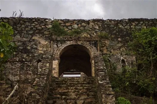 Place to See - Fort Batenstein - The front entrance