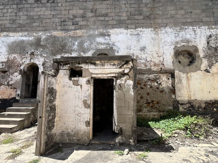 Place to See - This building was used to put slaves that were not fitting on the vessel.