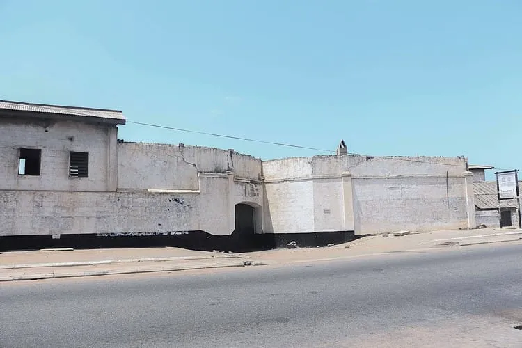 Place to See - The entrance to the Fort