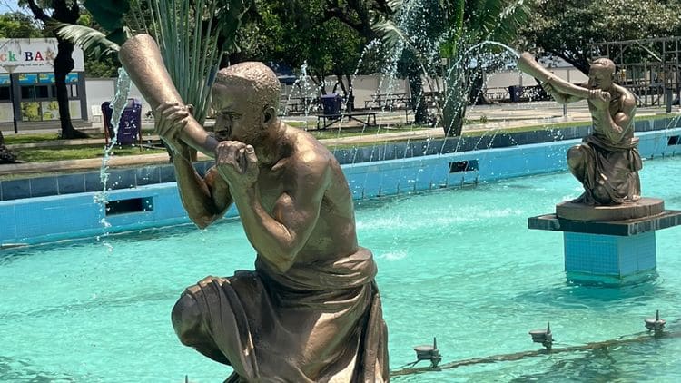 Travel Guides & Tips - Kwame Nkrumah monument