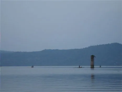 Travel Guides & Tips - Lake Bosomtwi