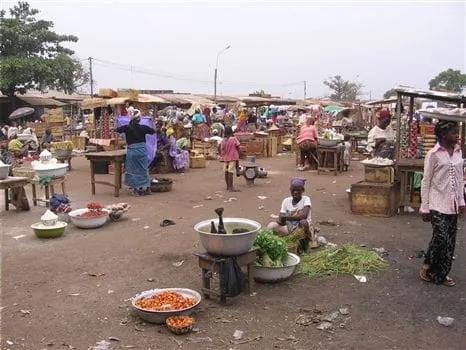 Travel Guides & Tips - Market in Tamale