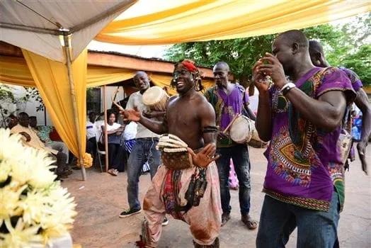 Travel Guides & Tips - Tamale dancer
