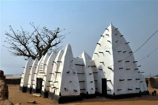 Travel Guides & Tips - Larabanga Mosque