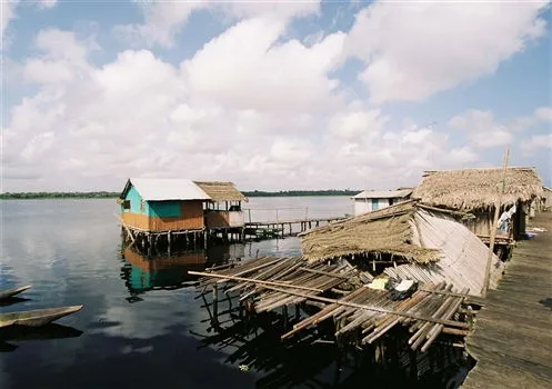 Travel Guides & Tips - Nzulezu Village