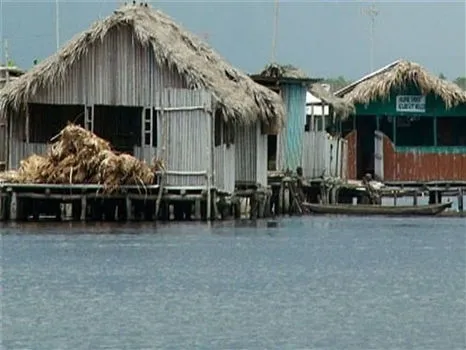 Travel Guides & Tips - Nzulezu Stilt Settlement
