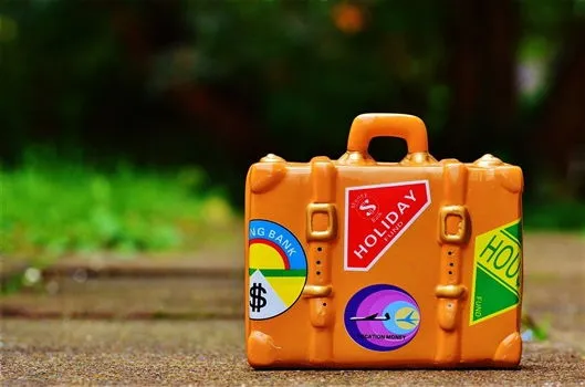 Travel Guides & Tips - Pack your suitcase
