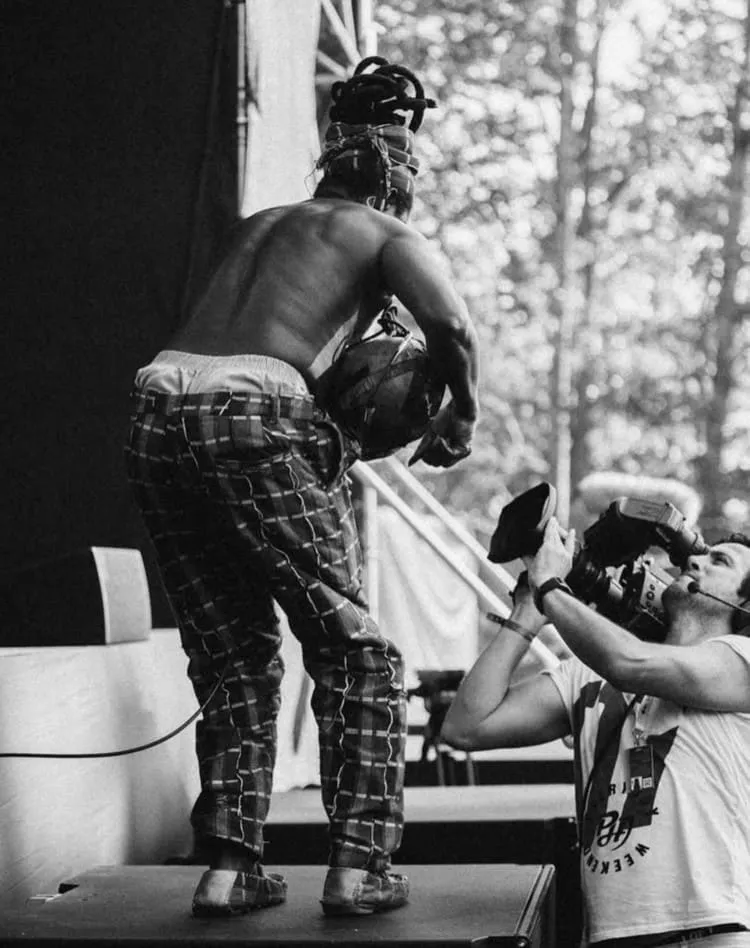 King Ayisoba performing