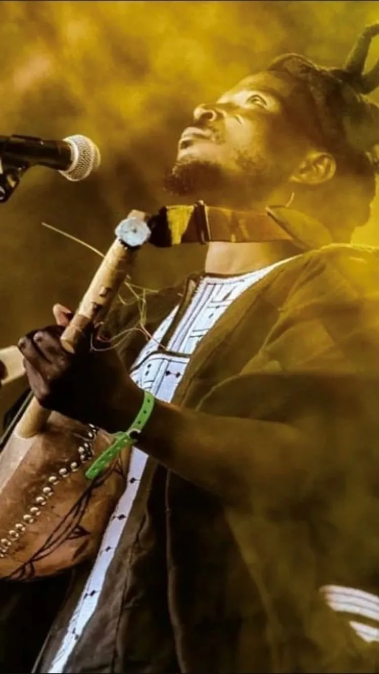 King Ayisoba performing